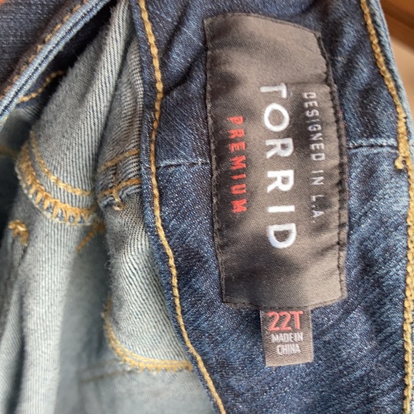 Torrid distressed jegging 22T - Picture 13 of 15